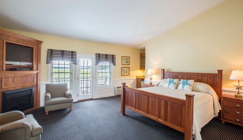 Deluxe Room, 1 King Bed, Jetted Tub