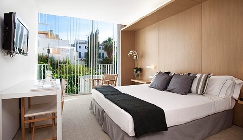 Superior Double Room: 1 & 2 adults