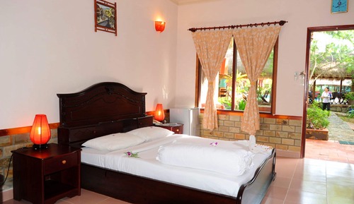 Bungalow, Garden View