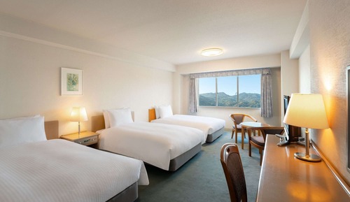 Classic Room with 2 single beds and 1 extra bed, Mountain view