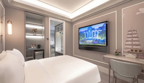Standard Room, 1 King Bed