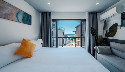 Deluxe Queen Room