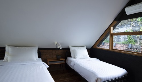 Deluxe Suite, Multiple Beds, Balcony, Valley View