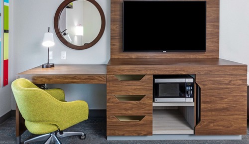 Room, 1 King Bed, Microwave