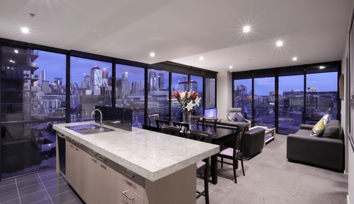 Deluxe Three Bedroom Two Bathroom Apartment with Marina Views