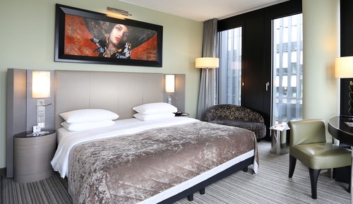 Deluxe Room, 1 King Bed, View (Club Deluxe)