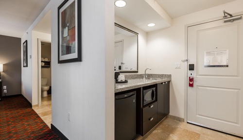 Suite, 1 King Bed, Accessible, Non Smoking