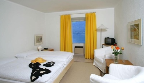 Cosy Double Room with Lake View