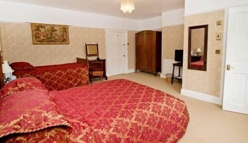 Suite, Ensuite (The Wisteria)