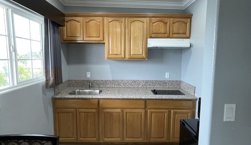 Deluxe Suite, 1 King Bed, Kitchenette