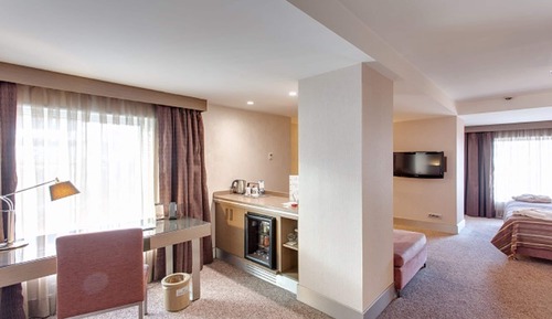 Grand Deluxe Room