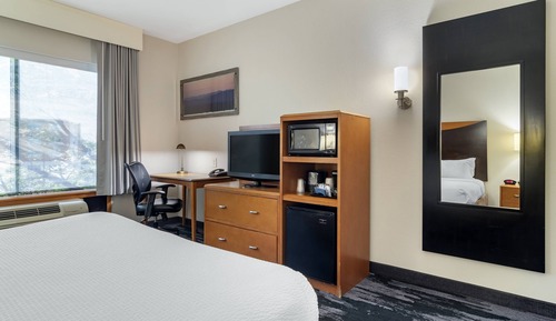 Room, 1 King Bed, Bathtub (Mobility/Hearing Accessible, Tub)