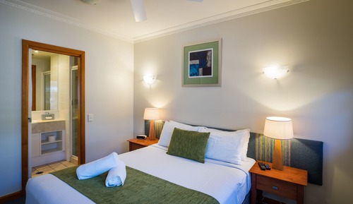 Luxury Apartment, 3 Bedrooms, 2 Bathrooms