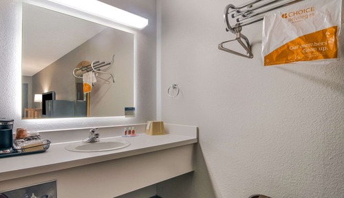 Standard Room, 2 Queen Beds, Non Smoking (Upper Floor)