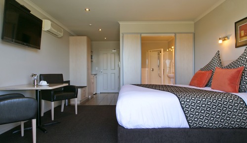 Studio, Jetted Tub, Lake View