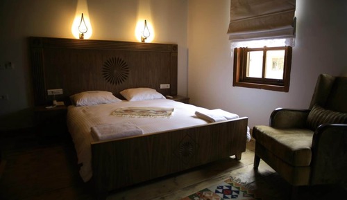 Mansion Room 