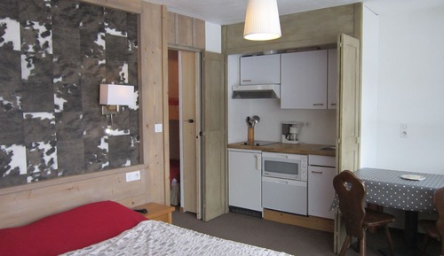 Studio 3-4 People