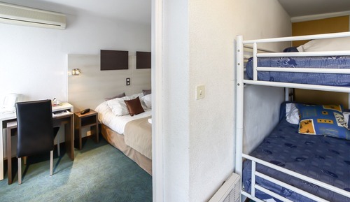 Family Room (2 adults & 2 children)