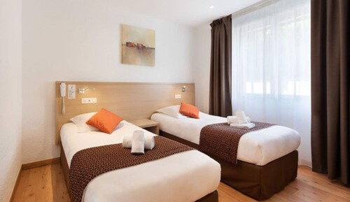 Economy Twin Room, Ground Floor (Street View)