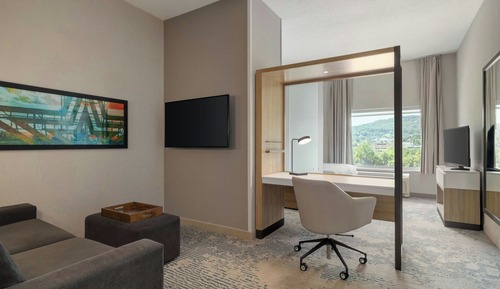 Suite, 1 King Bed with Sofa bed, Non Smoking