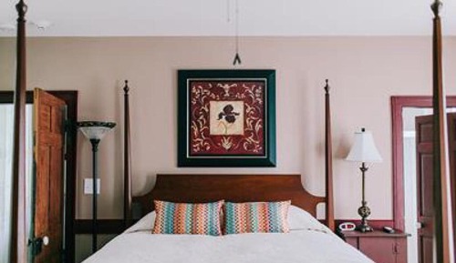 Standard House, Ensuite (The Spy Hill House)