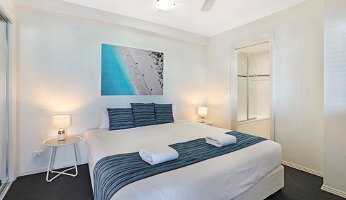 Absolute Waterfront 2 Bedroom Penthouse Apartment with Rooftop and Spa 