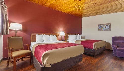 Suite, 2 Queen Beds, Accessible