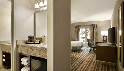 Two Queen Beds, Non-Smoking, Accessible (Bath tub)