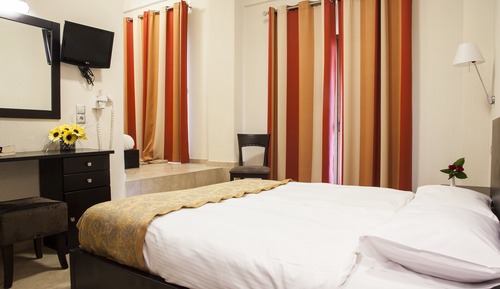 Superior Triple Room (Garden and Meteora View)