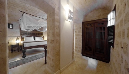 Double Room, Tower