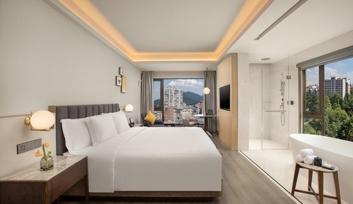 Grand Room, 1 King Bed, City View