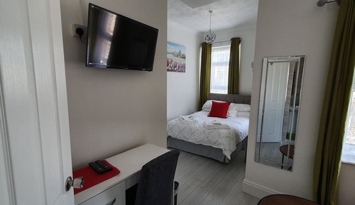 Superior Double Room, Ensuite, City View