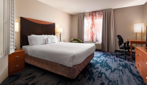 Suite, 1 King Bed (Mobility/Hearing Access, Roll-in Shwr)