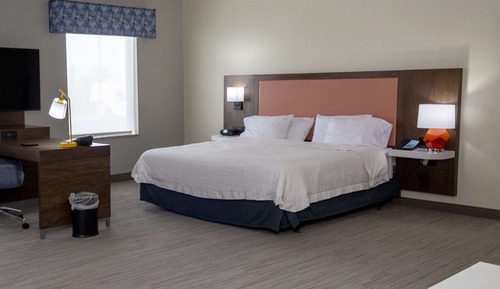 Suite, One King Bed, Accessible