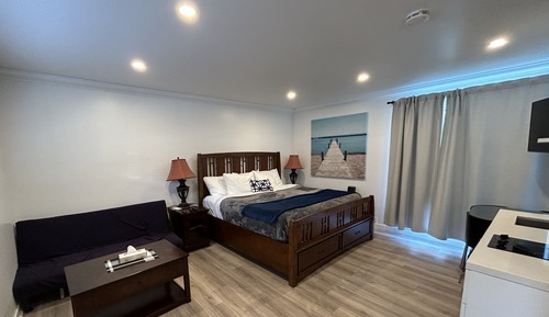 Executive Room, 1 King Bed, Kitchenette, Pool View