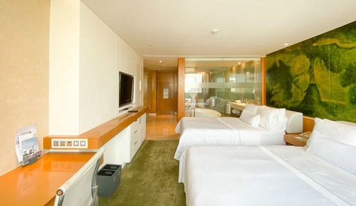 Room, 2 Double Beds, City View