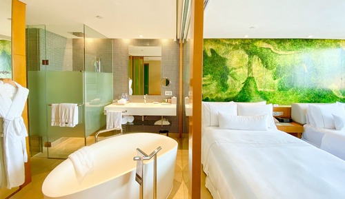 Club Suite, 1 King Bed, City View