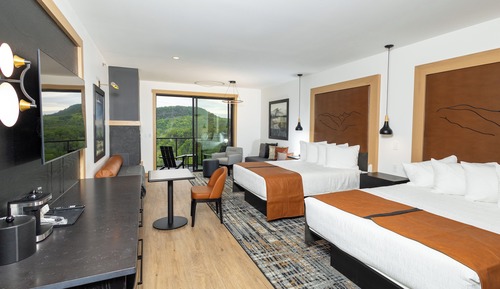 Elite Studio, Multiple Beds, Fireplace, Partial Lake View