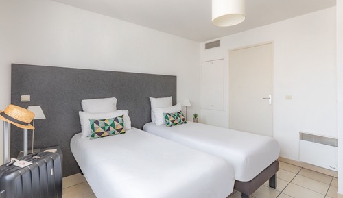 Studio, 2 Twin Beds