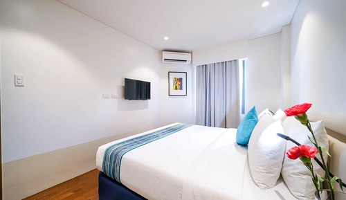 Suite, 1 Bedroom (guests age 18-59)