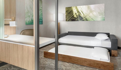 Suite, 1 King Bed (Hearing Accessible)