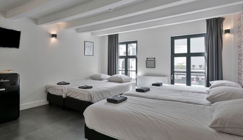 Family Room (Room 4)