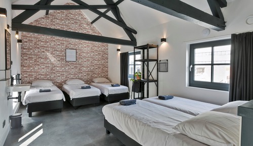 Family Room (Room 9)