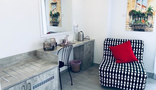 Studio, Sea View (302)