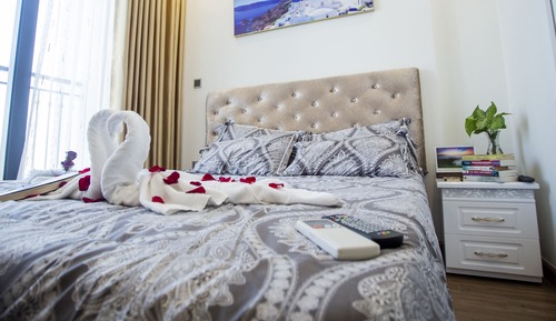 Honeymoon Studio