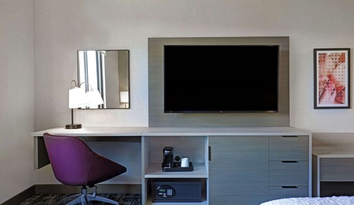 Studio, 1 King Bed, Refrigerator