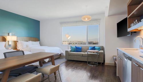 Basic Studio, Multiple Beds (Mobility/Hearing Access, Roll-in Shwr)
