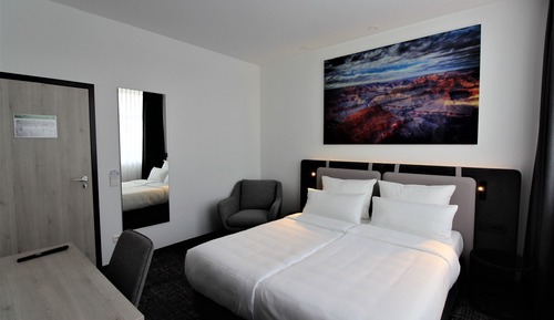 Double Room, 1 Queen Bed