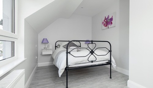 Classic Apartment, Private Bathroom, City View (3)