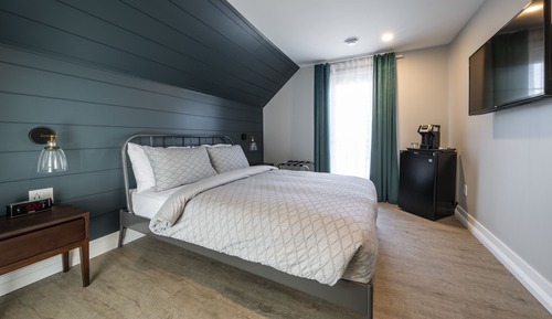 City Room, Balcony